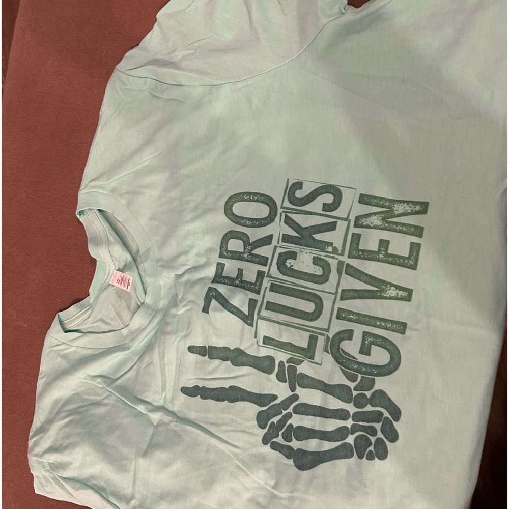 Cute tshirt. Never worn